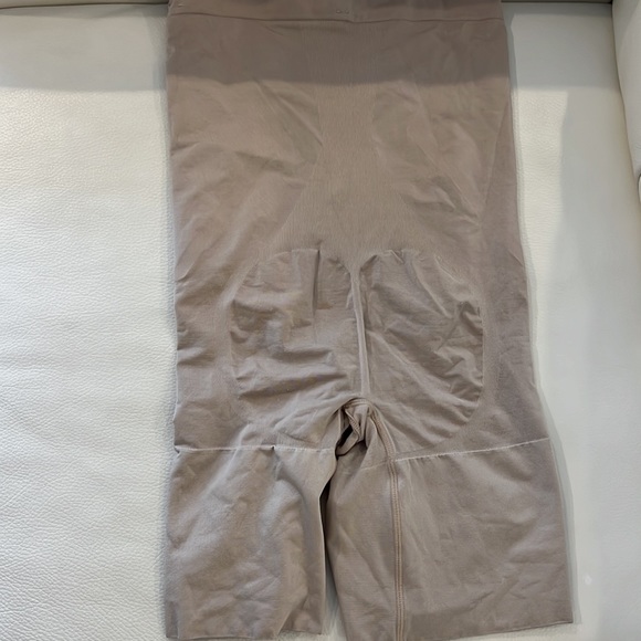 SPANX ON CORE SHAPEWEAR SIZE M - Picture 3 of 3